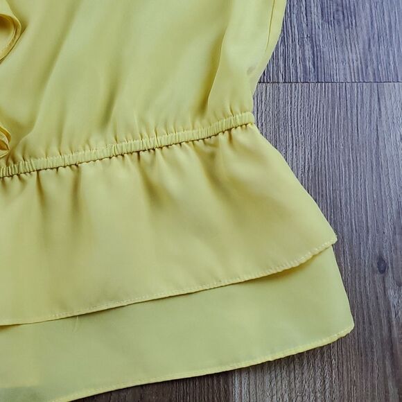 🔹️Apostrophe Yellow Ruffled Vneck Sleeveless Top Large - Picture 6 of 9